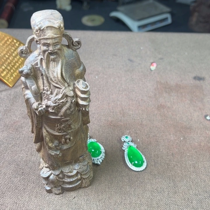 精品摆件工艺品等