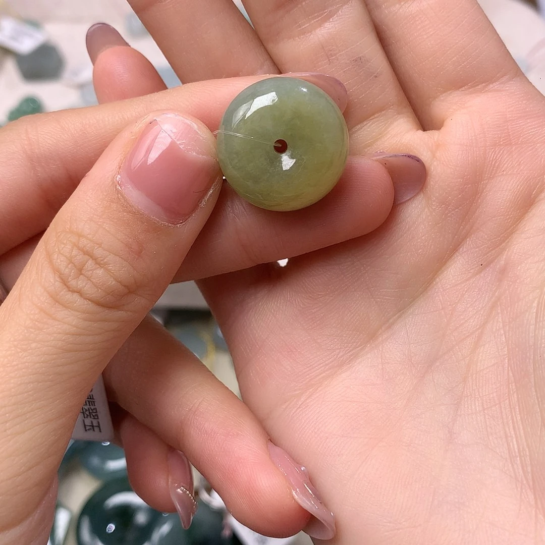 爱***玲翡翠未镶嵌颈饰拍4单