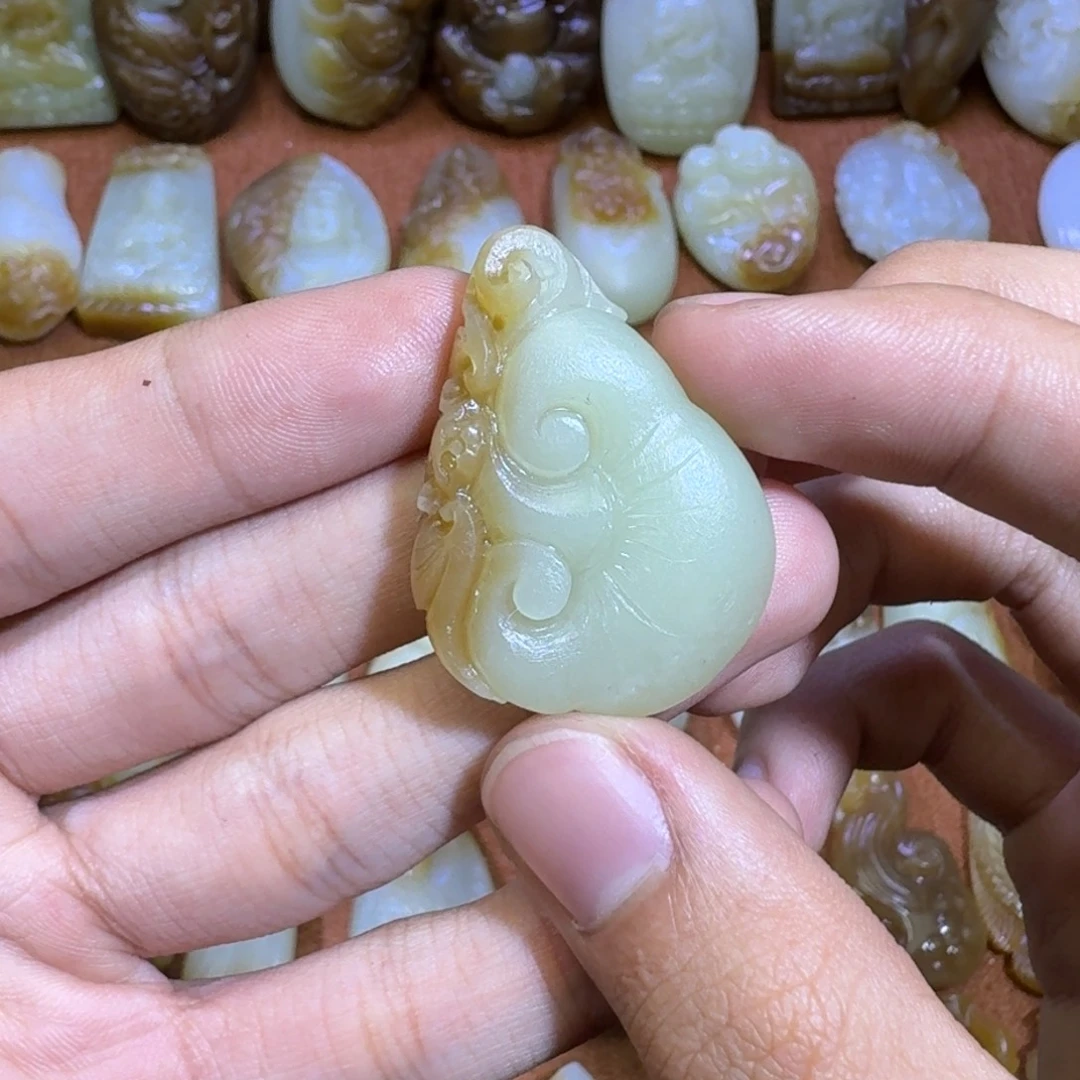 和田玉未镶嵌颈饰