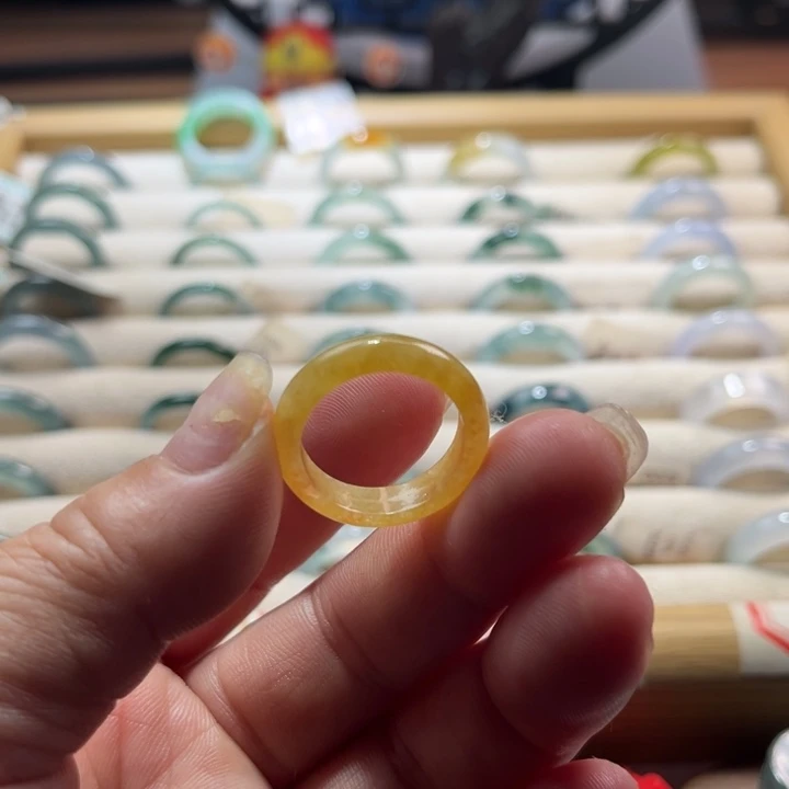 翡翠未镶嵌戒指黄翡