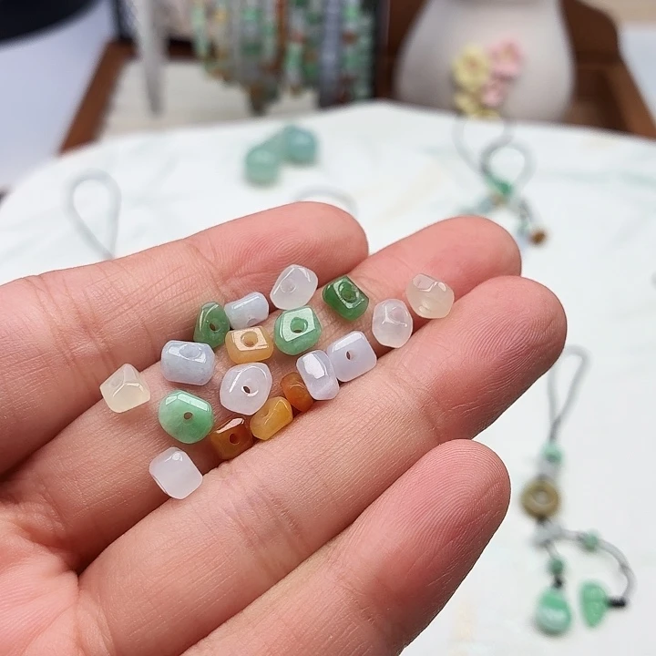 ℡***鹿翡翠未镶嵌颈饰彩珠