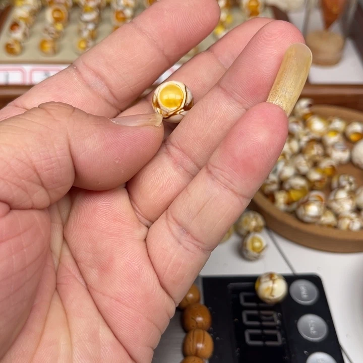 琥珀裸石未镶嵌可*乐06号