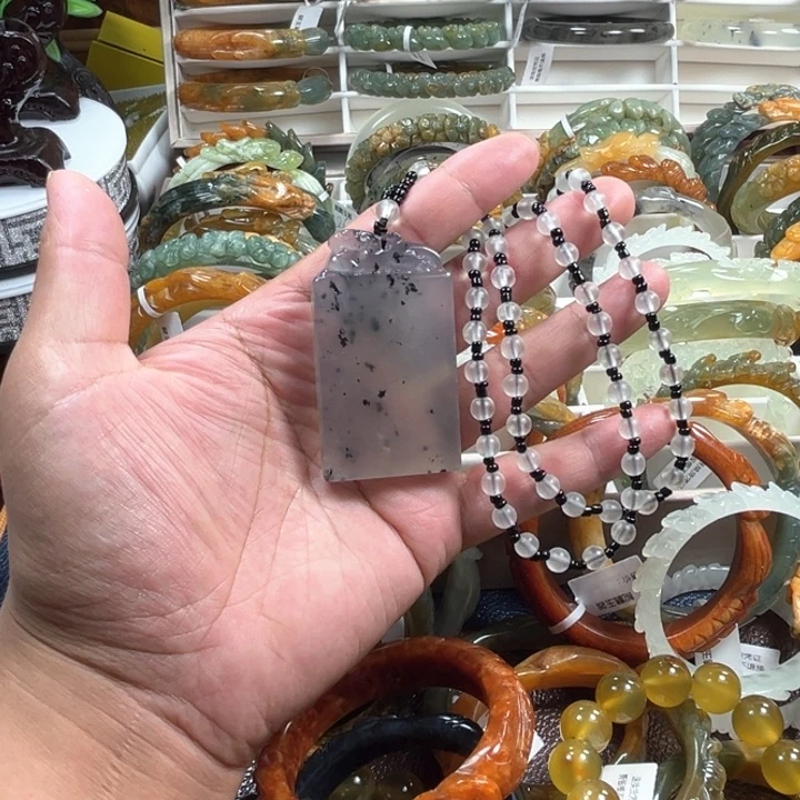 未镶嵌蛇纹石玉颈饰