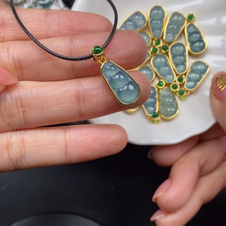 翡翠颈饰未镶嵌翡翠