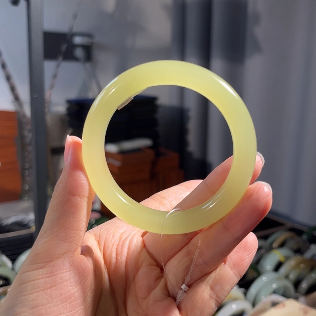 和田玉未镶嵌手镯  「冰黄口」