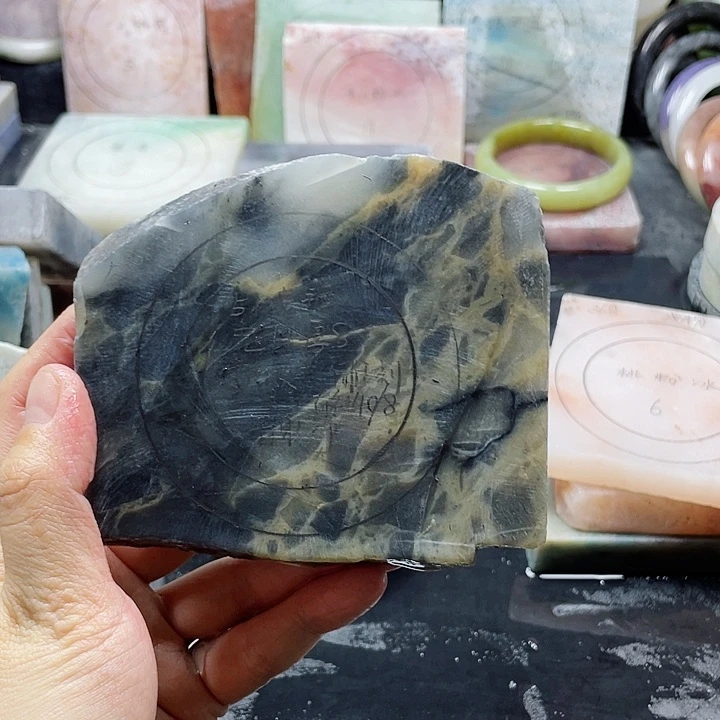 石英质玉未镶嵌手镯定制