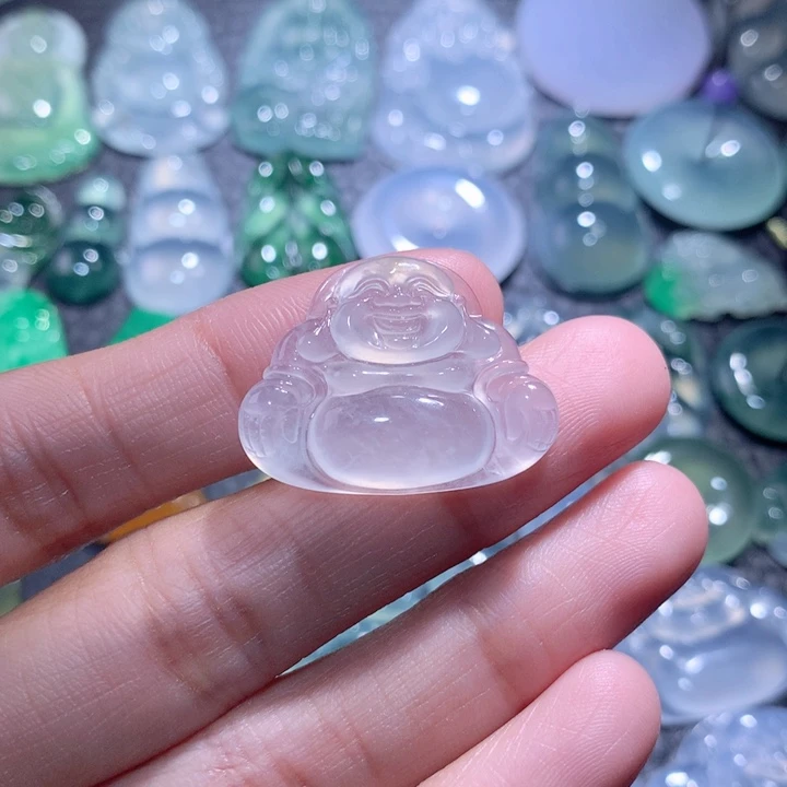 翡翠颈饰未镶嵌佛