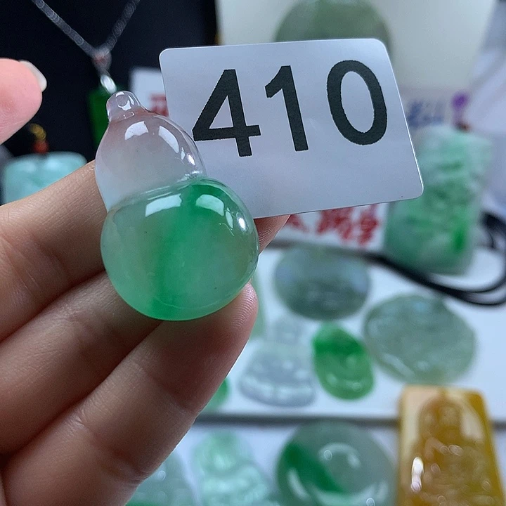 翡翠未镶嵌吊坠(赠链)