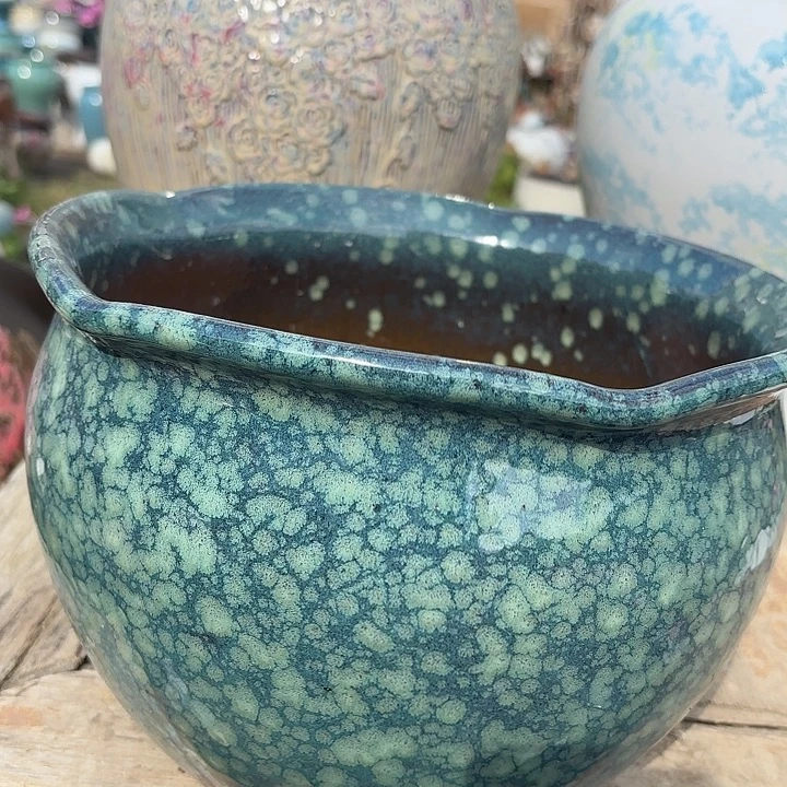 花盆紫砂口24高18。。。。。。。。。。