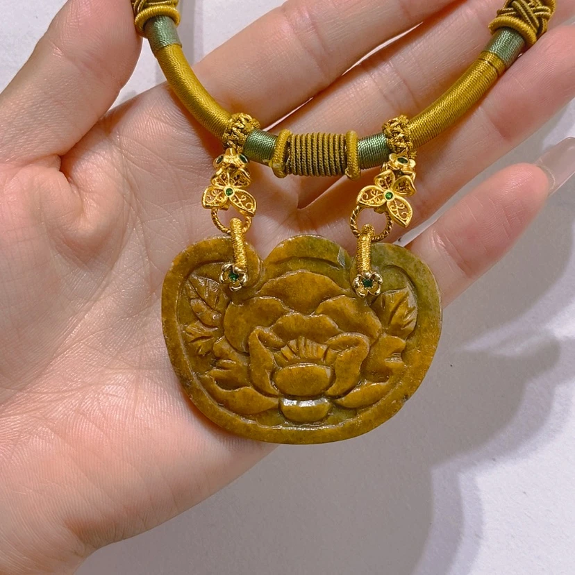 【闪购商品】翡翠未镶嵌颈饰