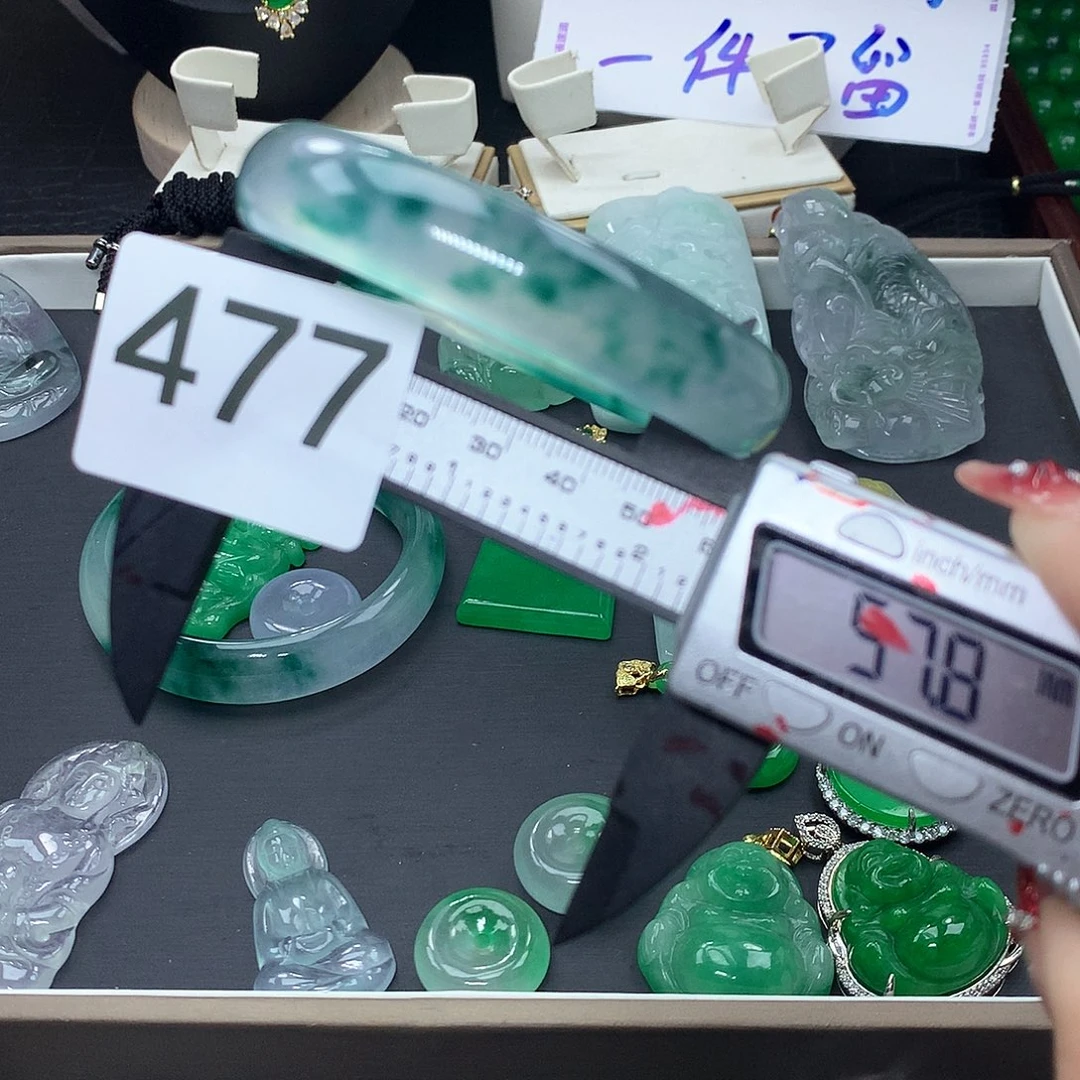 翡翠吊坠(赠链)未镶嵌