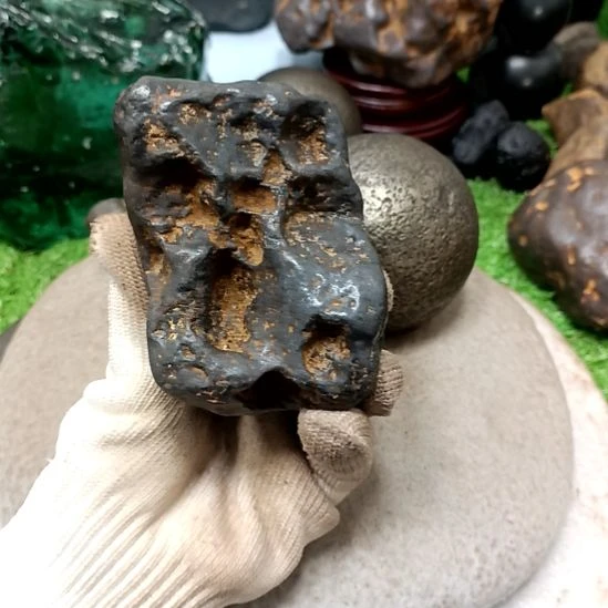 有机玻璃黄乡雨石观赏摆件