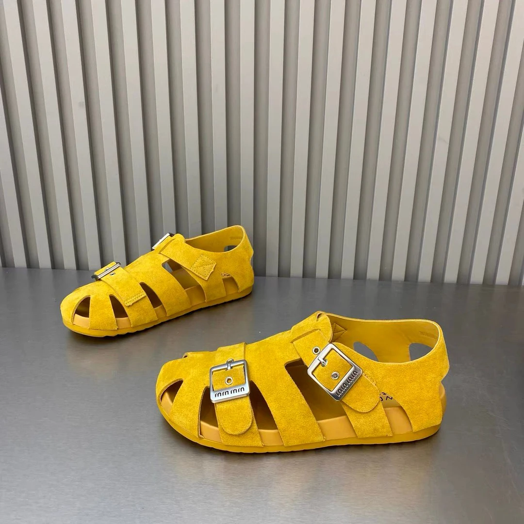 2025夏季新款百搭时尚复古镂空包头外穿猪笼凉鞋女勃肯皮带扣女鞋