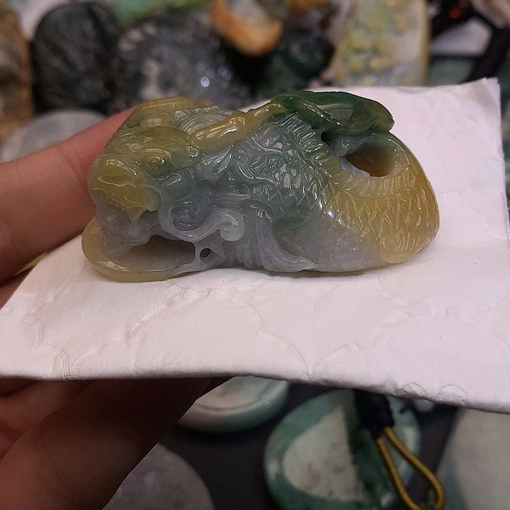 翡翠未镶嵌颈饰小*星