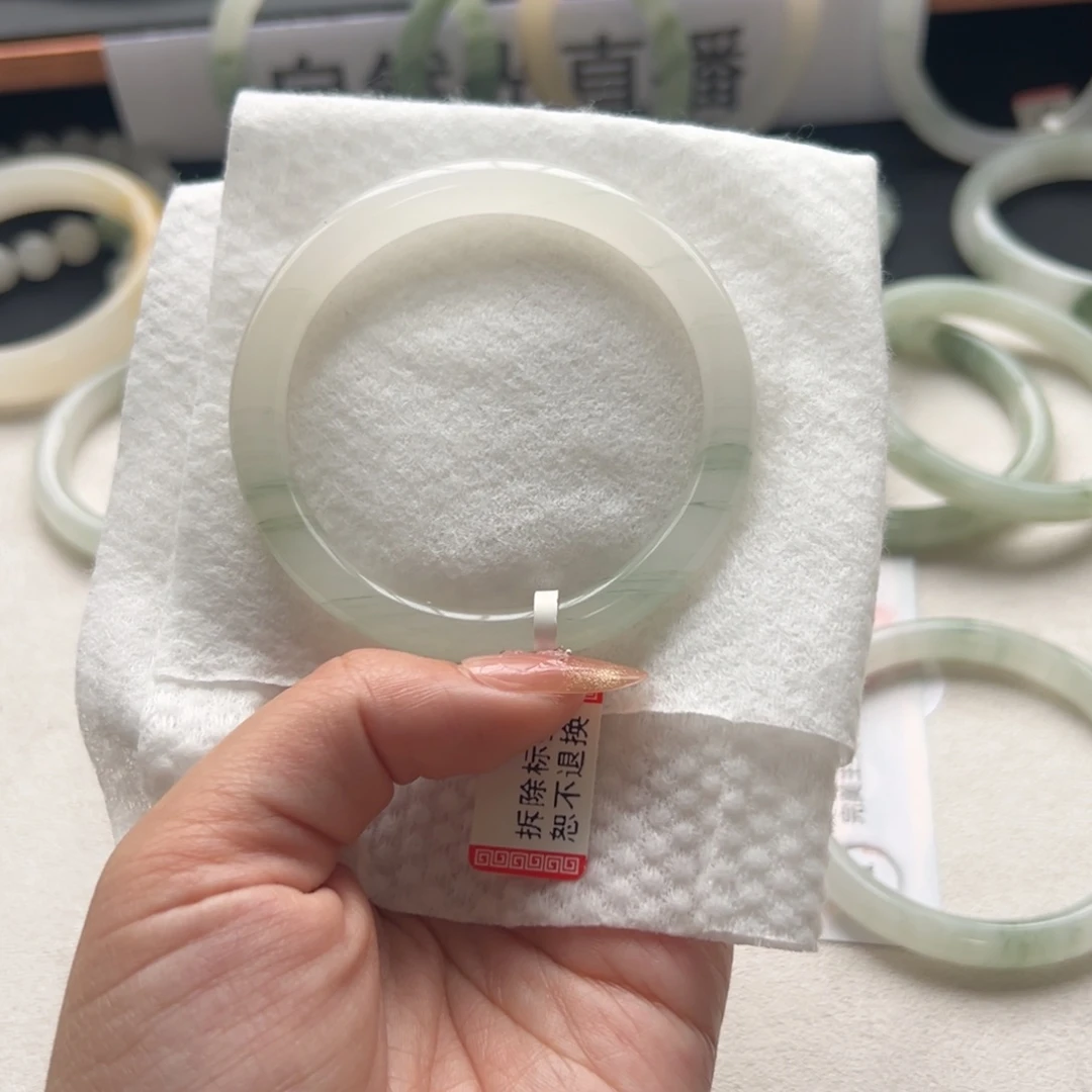 石英质玉手镯未镶嵌63