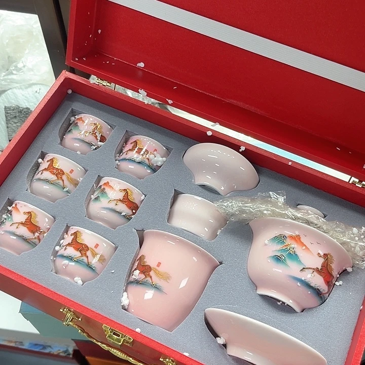 孤品茶具套装等。