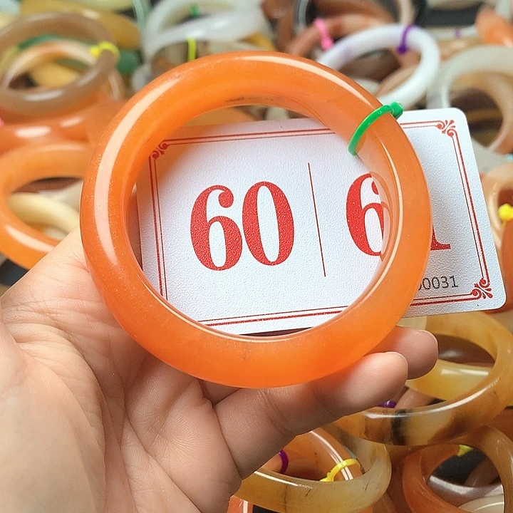 未镶嵌石英质玉（黄龙玉）手镯