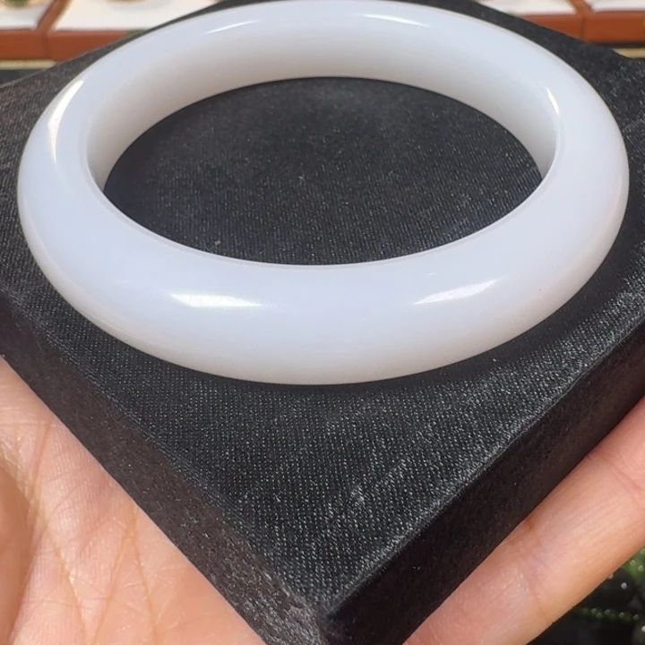 和田玉手镯未镶嵌拍前请仔细阅读购买协议