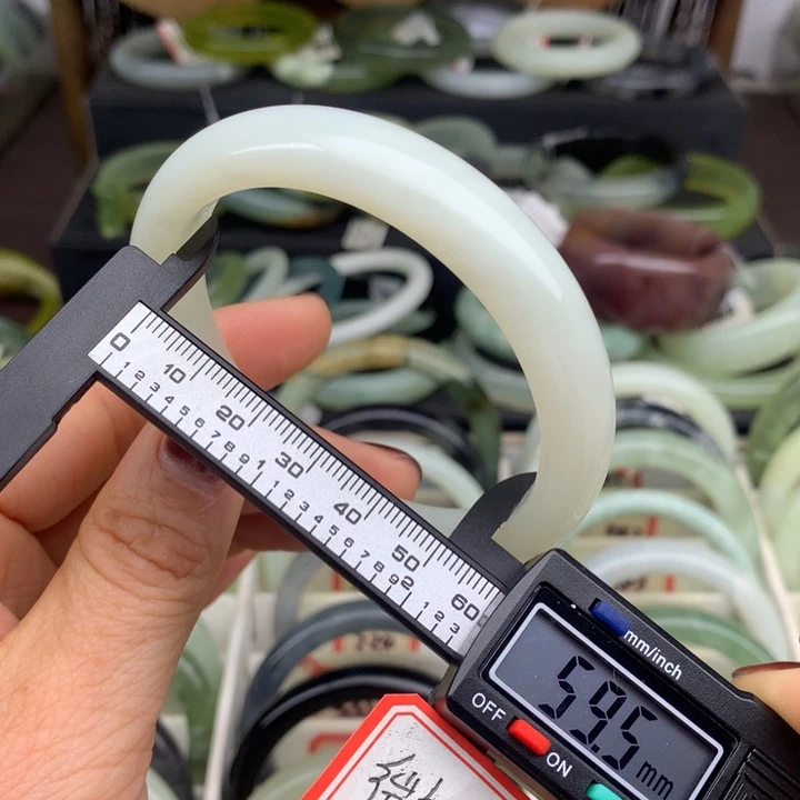 蛇纹石玉未镶嵌手镯335