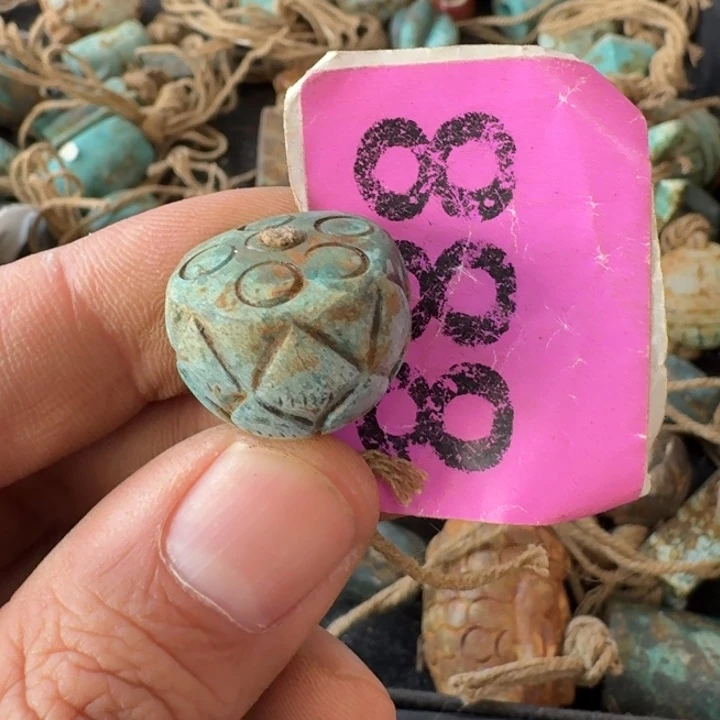 越***!和田玉未镶嵌颈饰