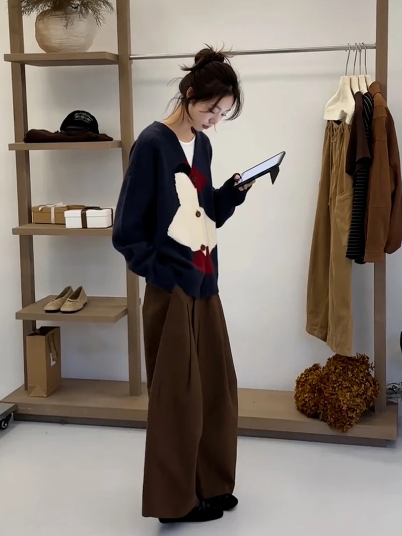 韩系氛围感穿搭独特超好看宽松慵懒风软糯藏青色印花针织开衫外套