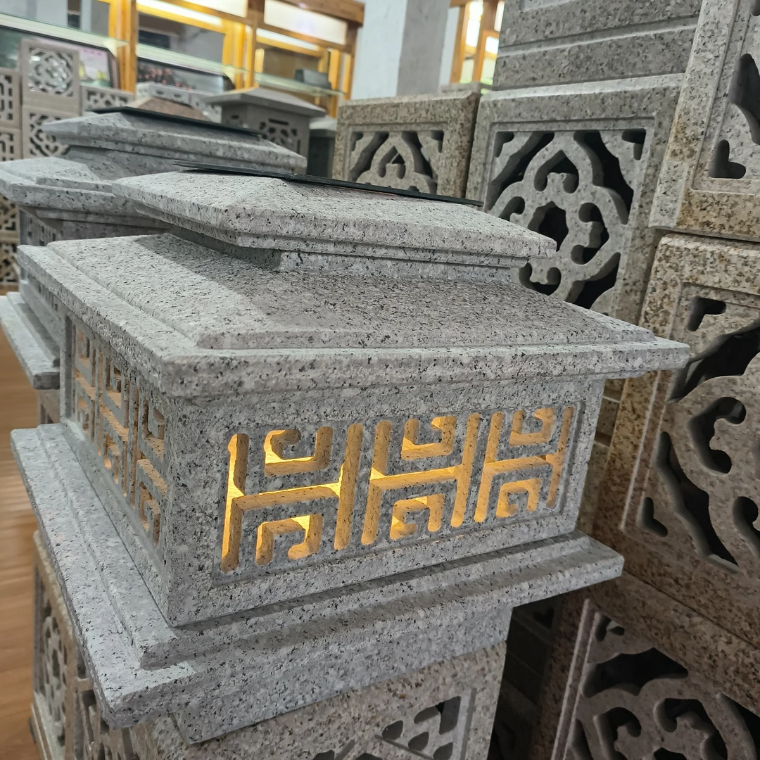 新中式回纹灯笼太阳能