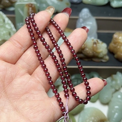 和田玉颈饰未镶嵌龍**人