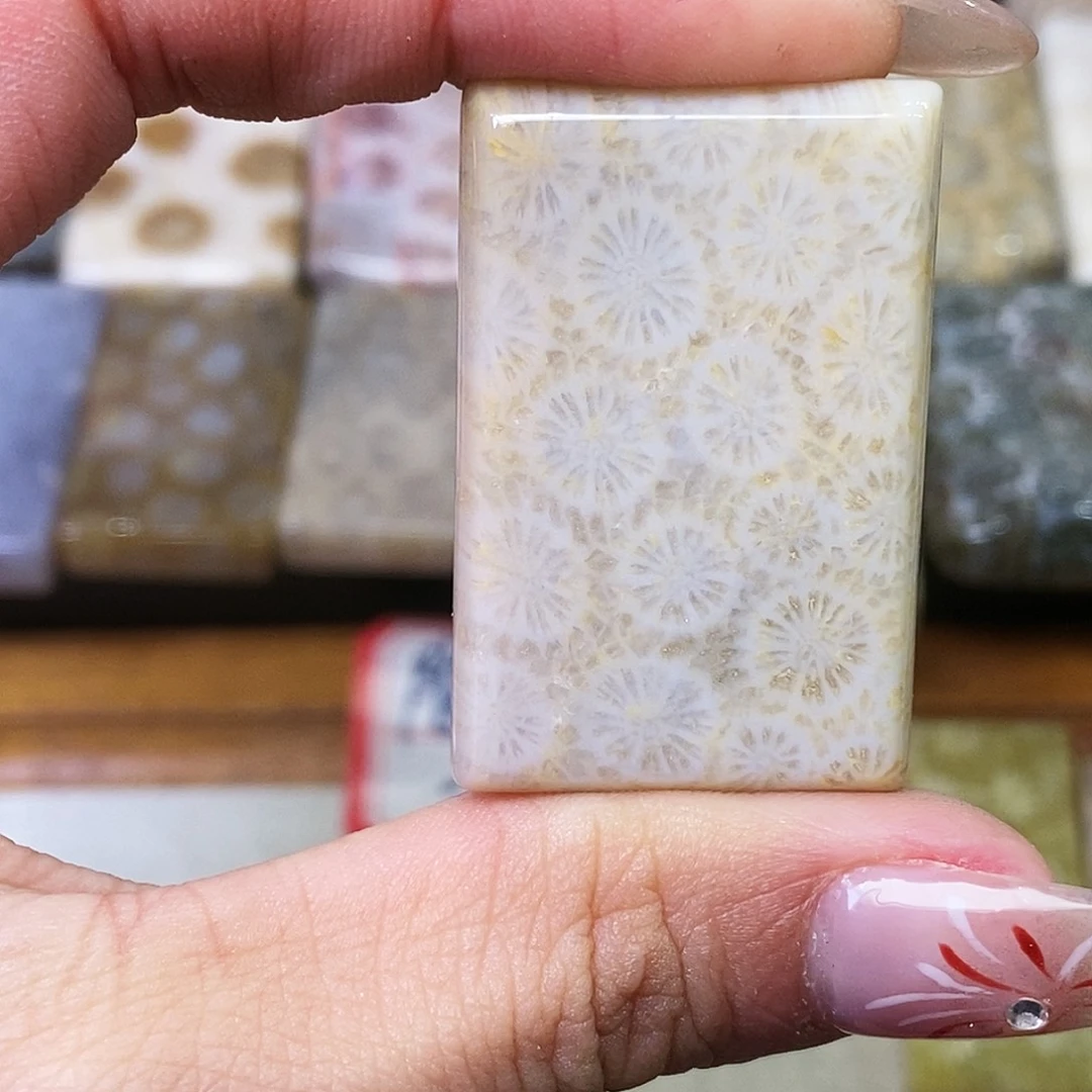 硅化玉颈饰合金画*生