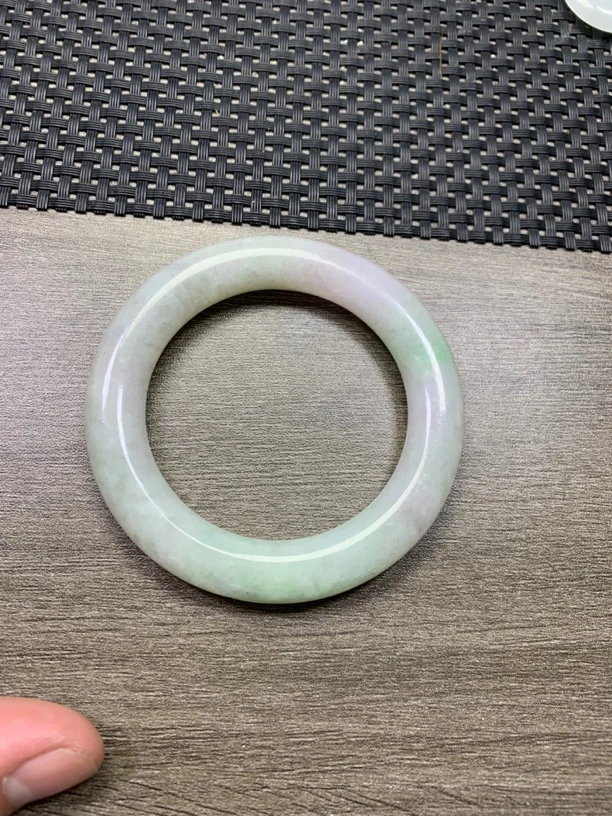 天然翡翠A货 春彩圆条51.5圈 淡紫淡绿 水足