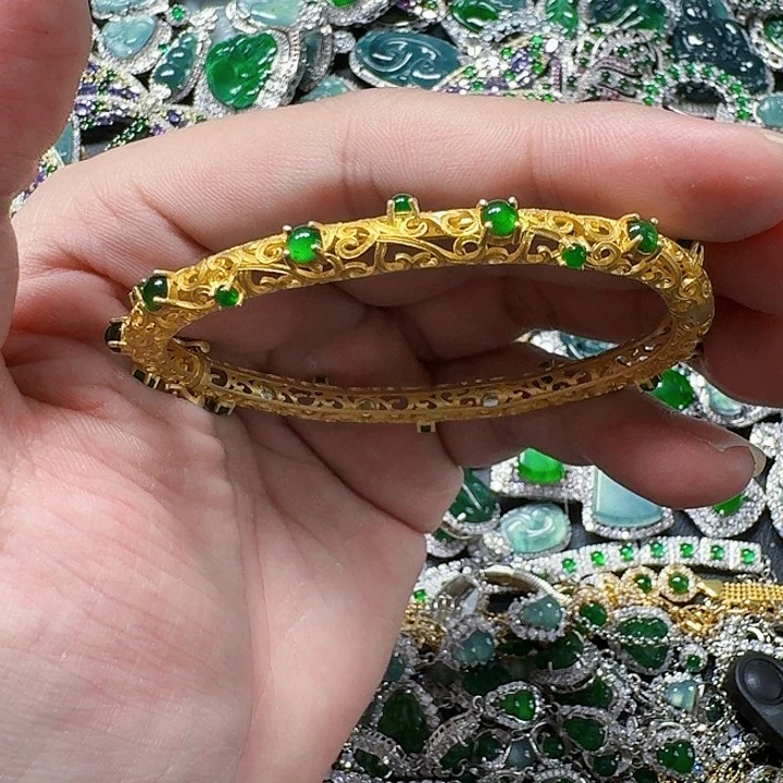 翡翠颈饰未镶嵌天然A货翡翠放漏