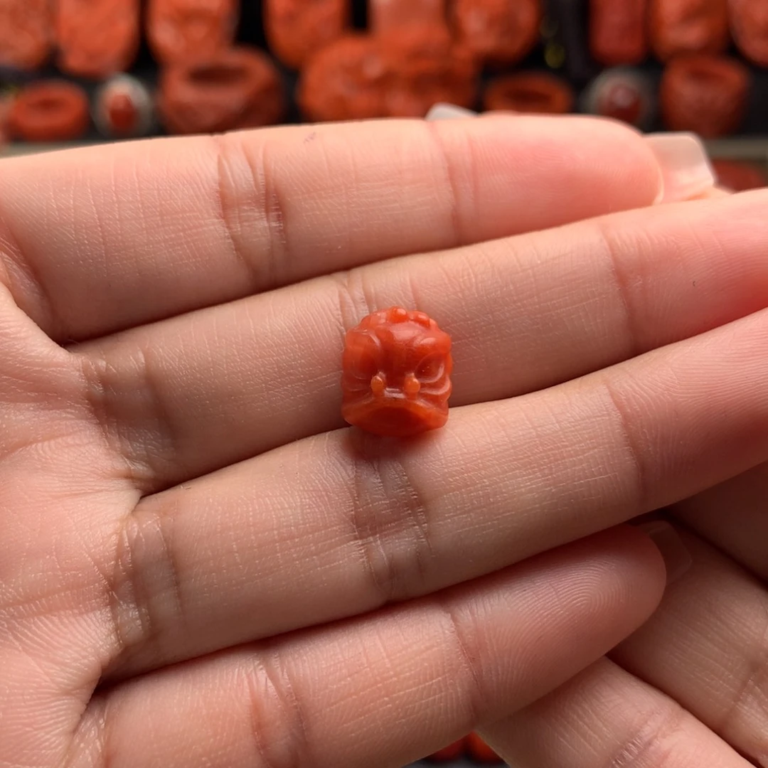 南红玛瑙精工雕刻醒狮10m m未镶嵌