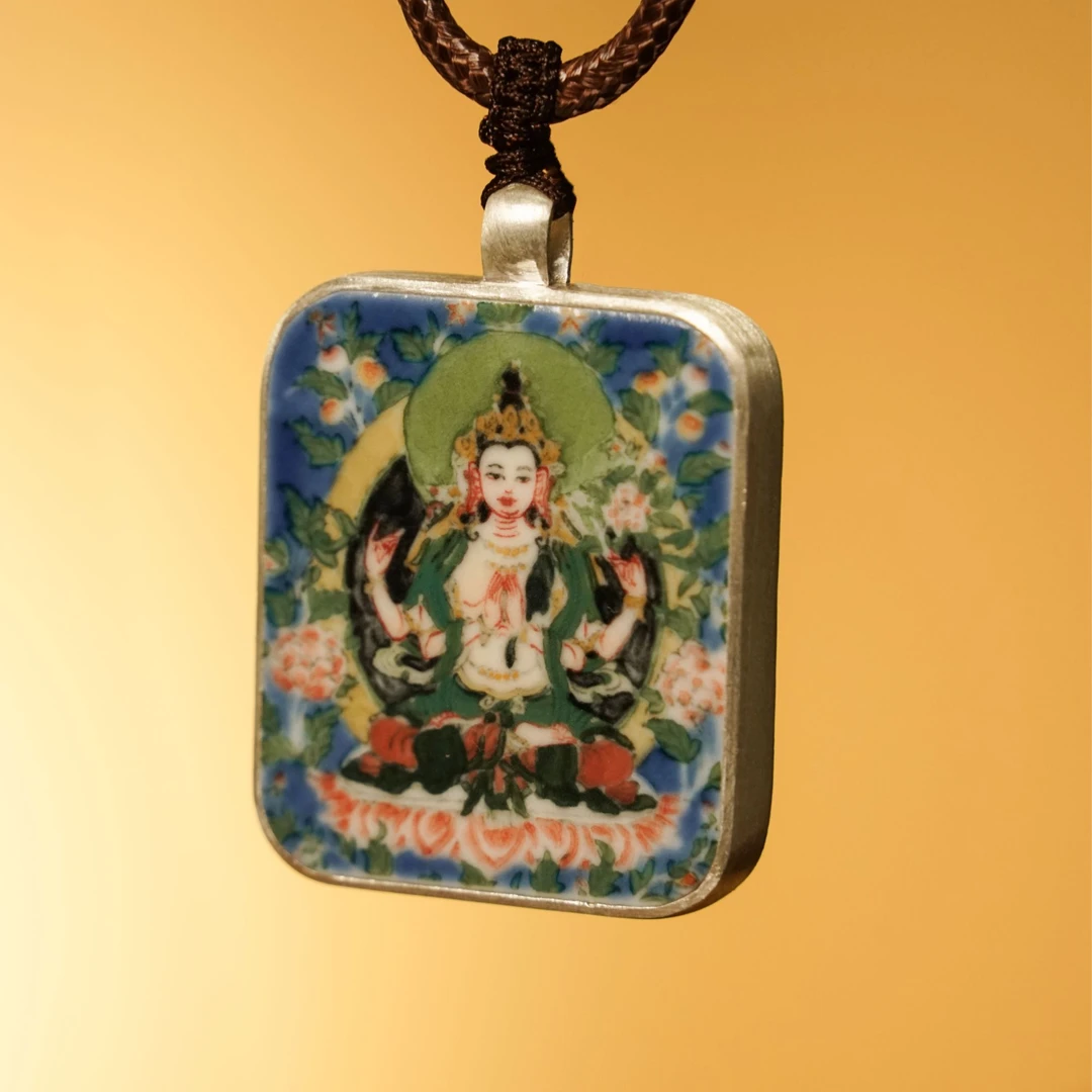 设色窑唐卡四臂菩萨佛牌