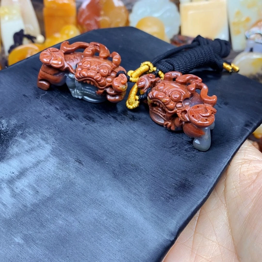 石英质玉(黄龙玉)颈饰未镶嵌