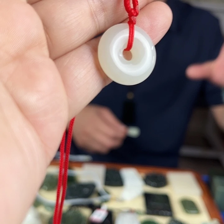 吊坠(赠链)未镶嵌和田玉