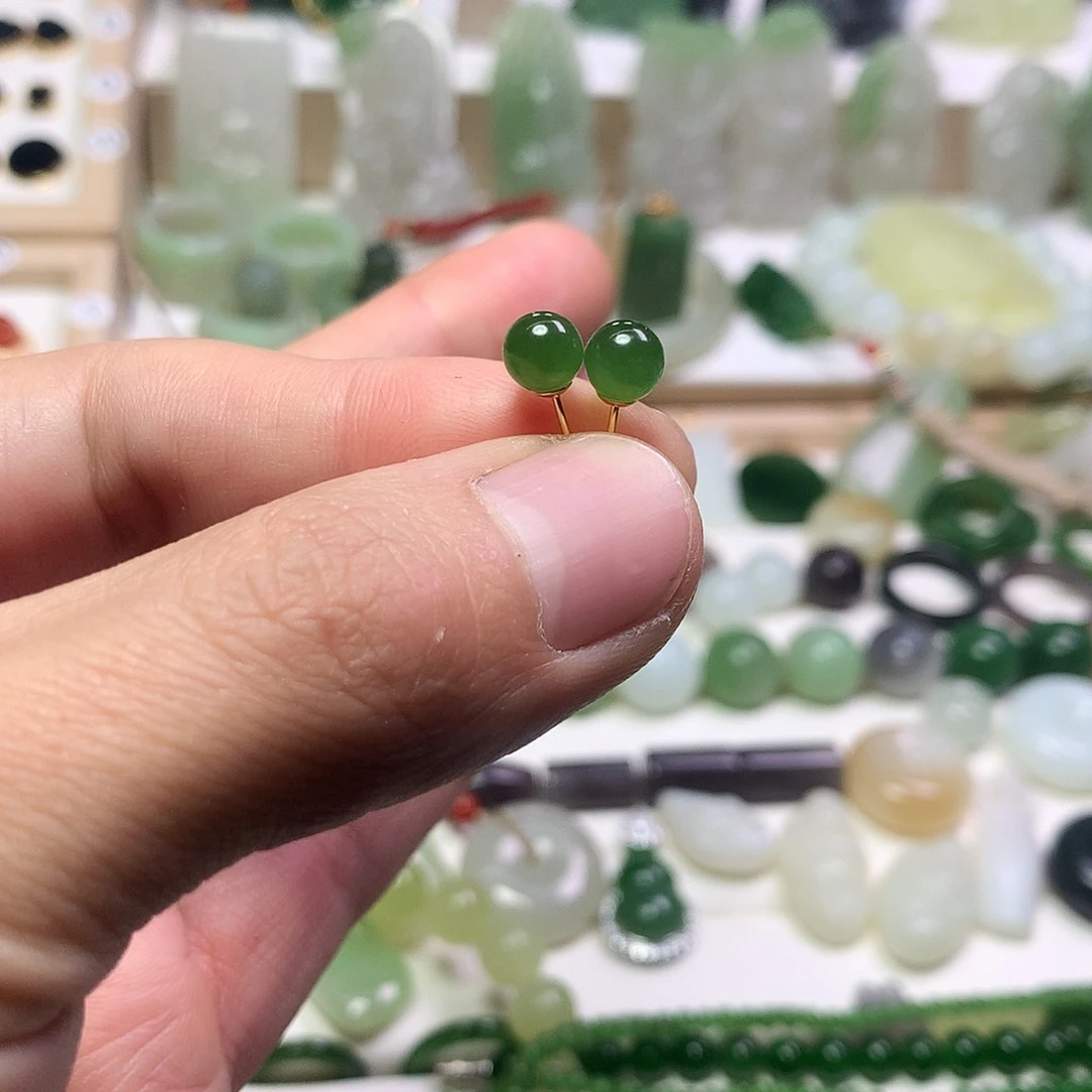 未镶嵌和田玉（碧玉）耳饰