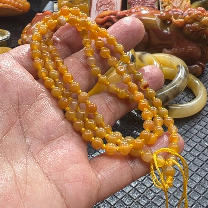 石英质玉（黄龙玉）颈饰未镶嵌