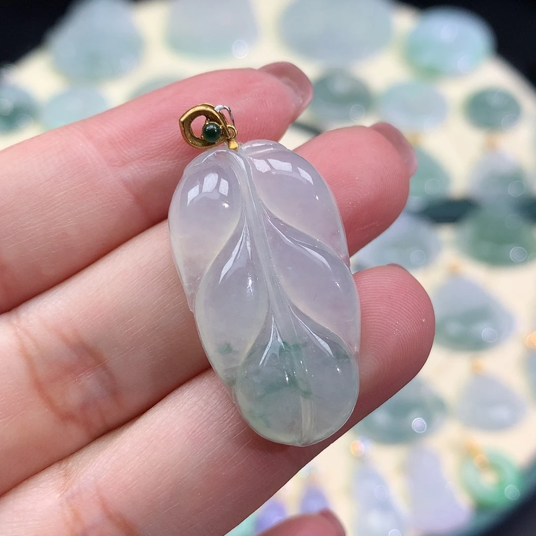 翡翠18K金镶嵌颈饰金枝玉叶