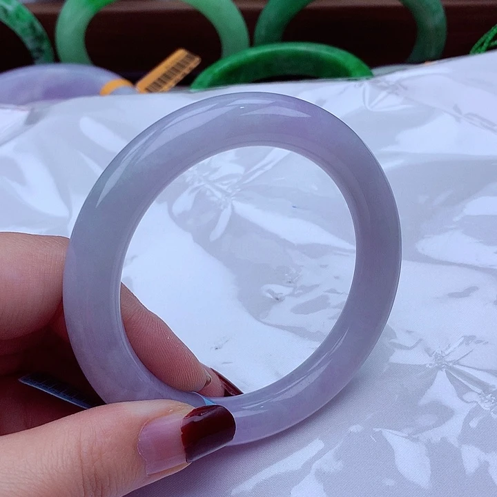 翡翠手镯未镶嵌翡翠