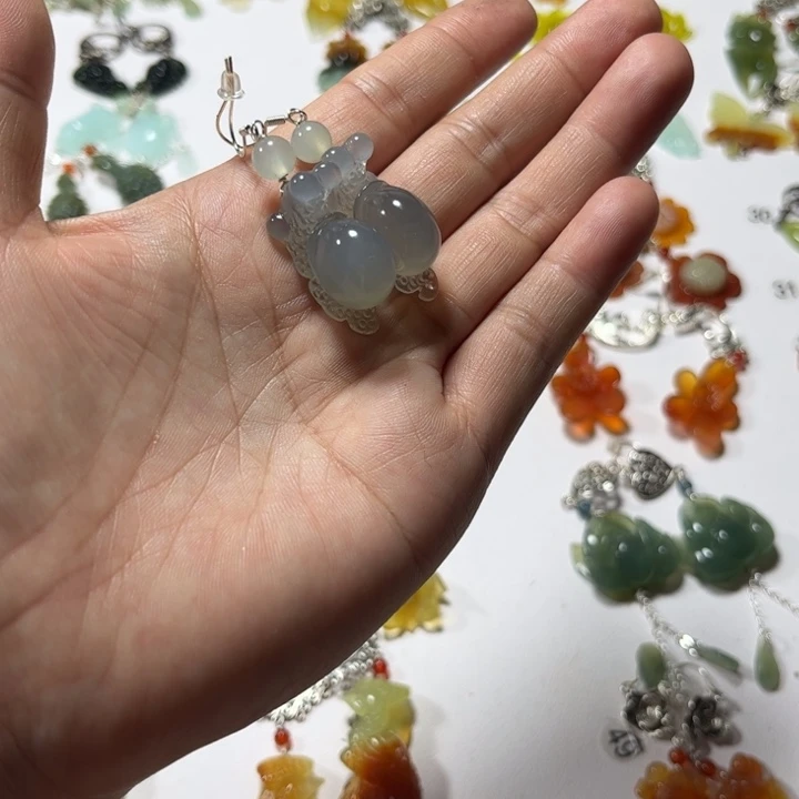 蛇纹石玉合金耳饰