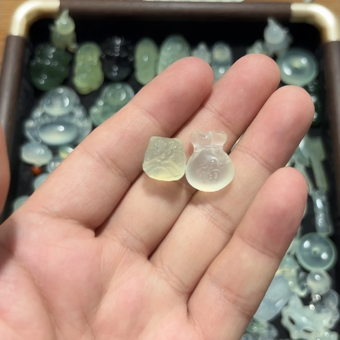 X***X蛇纹石玉未镶嵌颈饰