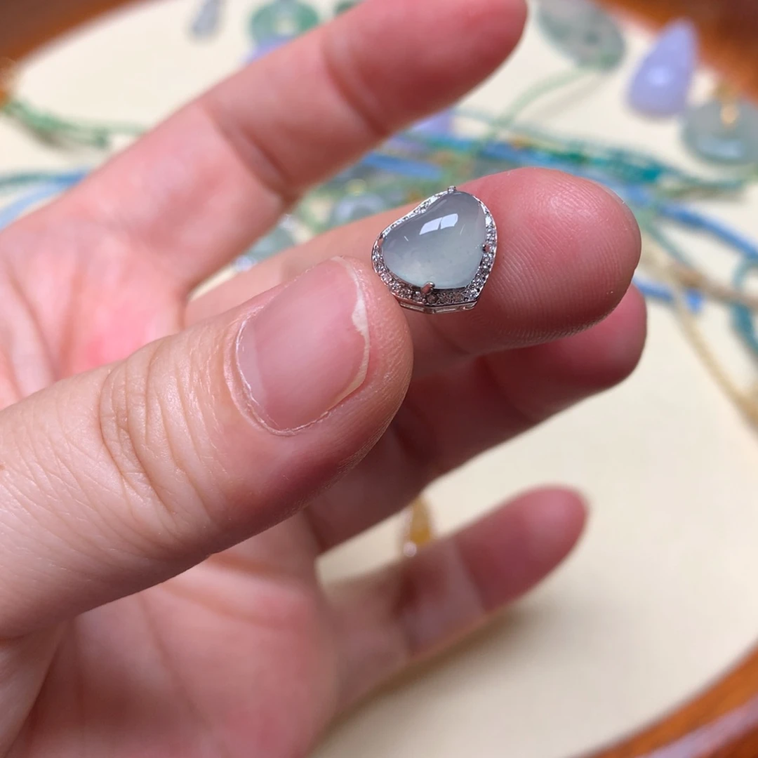 翡翠银S925镶嵌颈饰翡翠爱心