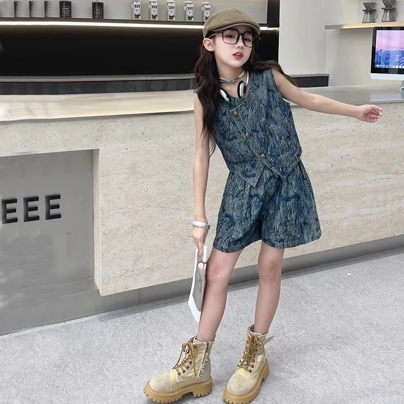 女童夏季休闲套装2025新款洋气牛仔无袖背心高腰短裤两件套甜酷潮