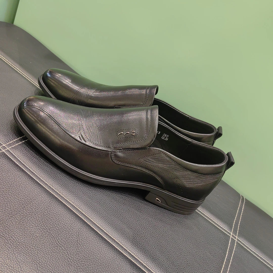 休闲皮鞋尖头减震休闲风商务防滑耐磨男士休闲鞋