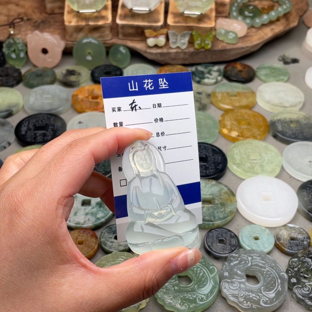 东***e蛇纹石玉未镶嵌颈饰