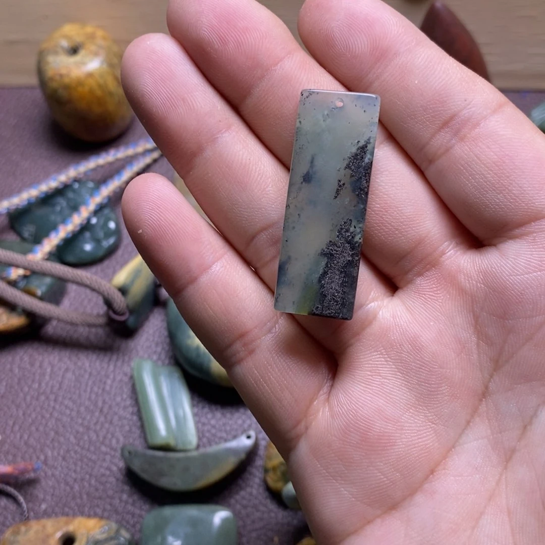 岫岩河磨玉（透闪石质玉）无未镶嵌椰*