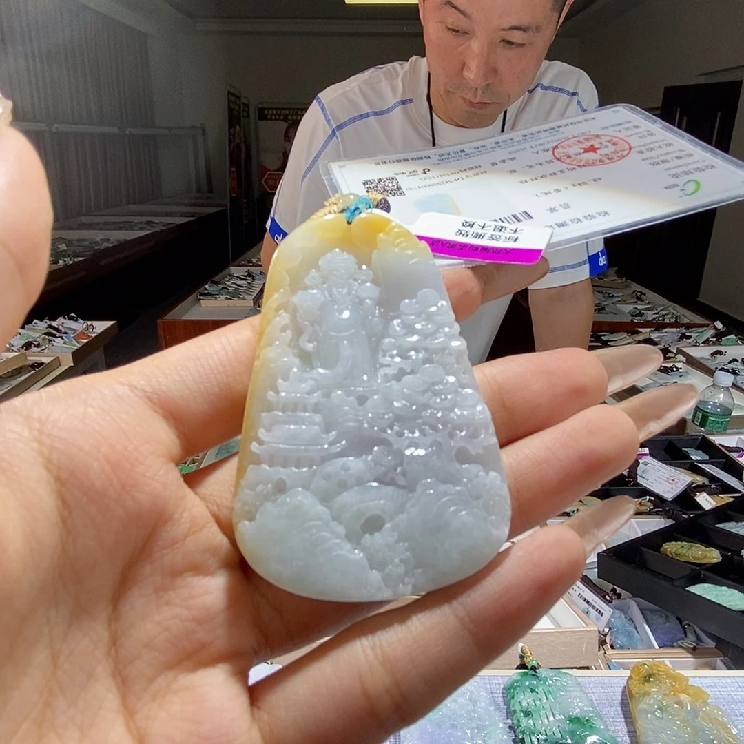 翡翠未镶嵌颈饰多样性