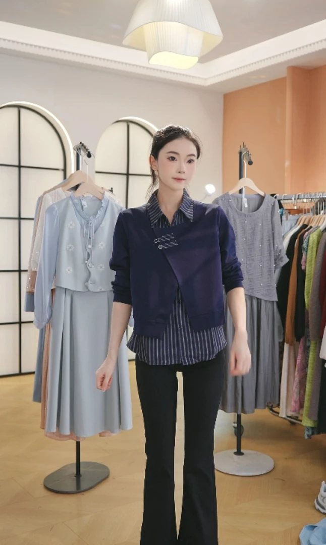 F休闲条纹拼接衬衫设计减龄上衣秋季气质潮流双扣翻领假两件