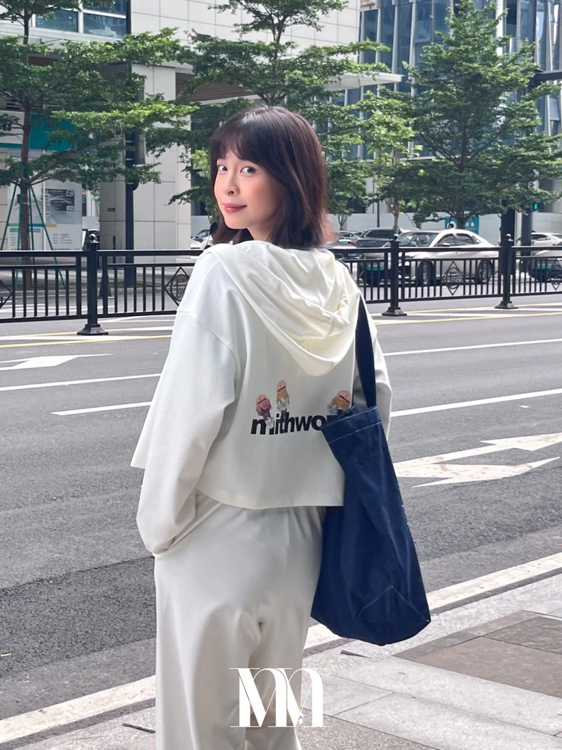 连帽短款印花卫衣