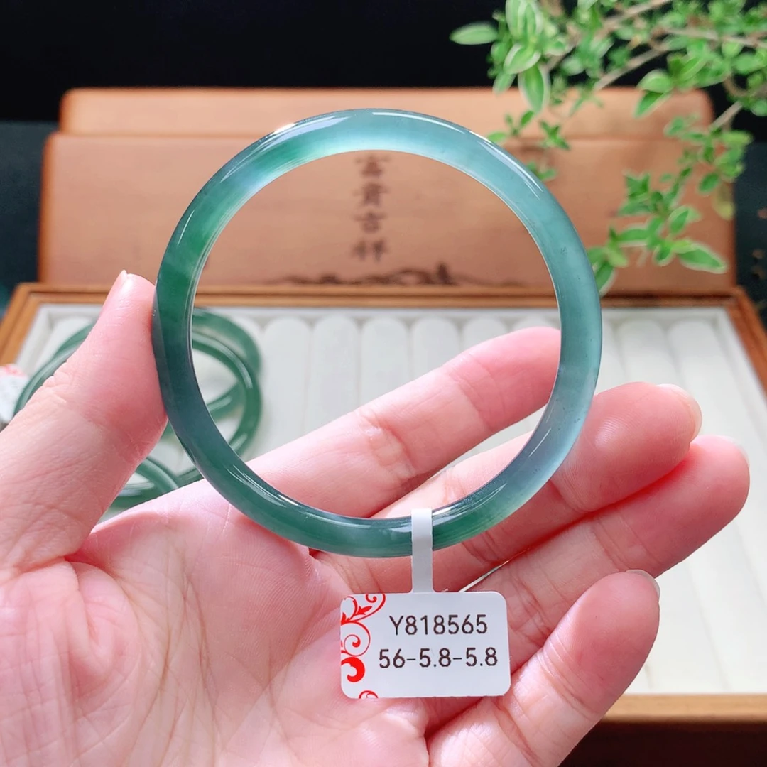 未镶嵌手镯（圆镯）翡翠