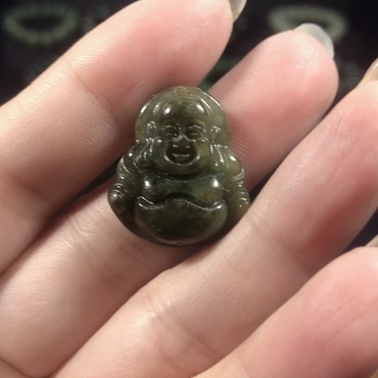 翡翠未镶嵌颈饰佛